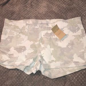 Levi’s White&light grey camo style denim shorts